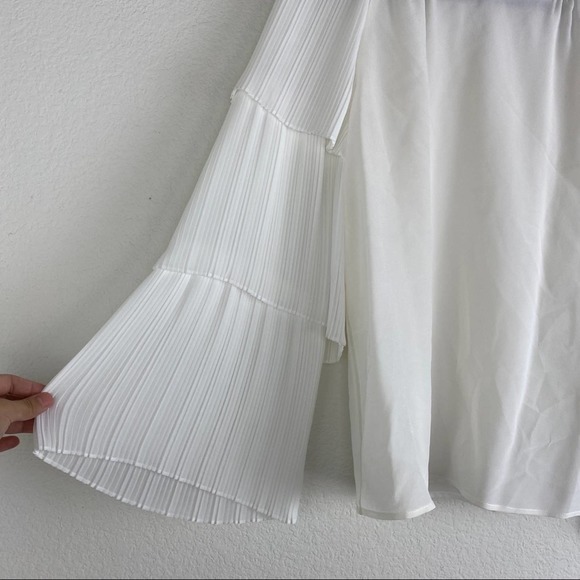 Club Monaco White 100% Silk Pleated Sleeves Blouse SZ Medium - Picture 3 of 7